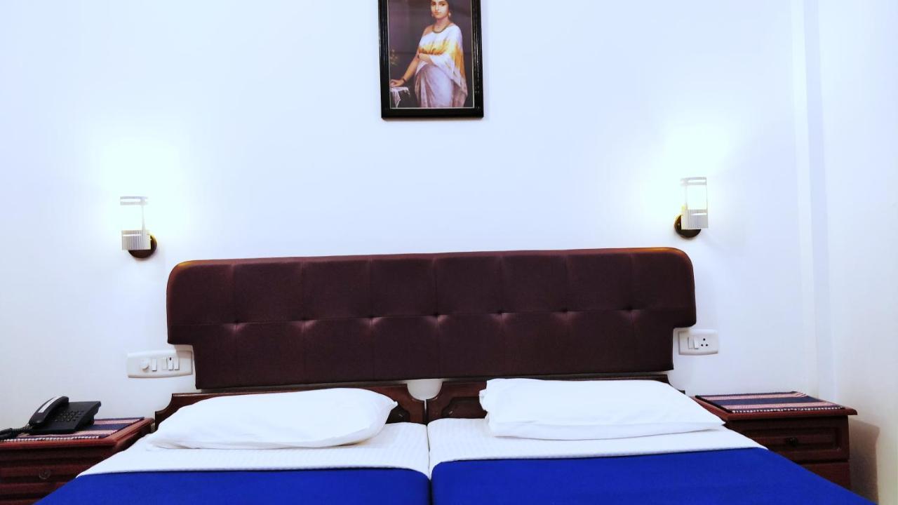 Hotel Jj Inn Kochi Exteriör bild